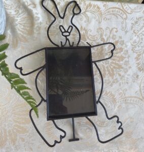 Cadre photo original en fer forgé – Forme Lapin rigolo - 2500 FCFA