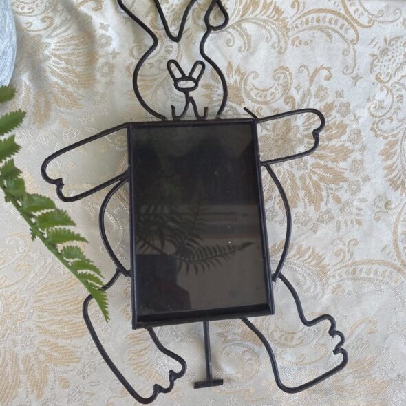 Cadre photo original en fer forgé – Forme Lapin rigolo - 2500 FCFA