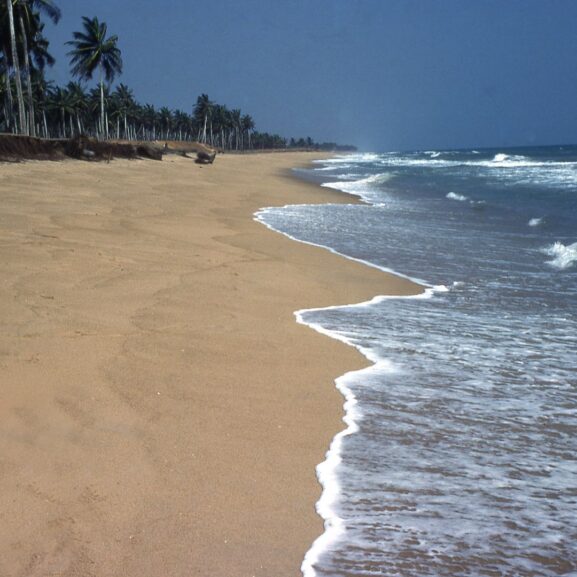 Plage togolaise, belle vacances avec Bradeloc